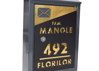 Cutie Poștală Gri Personalizată – Plexiglas Negru Cu Auriu